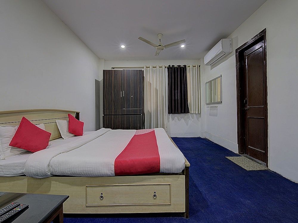 undefined OYO 8976 Hotel Park Street 2 8