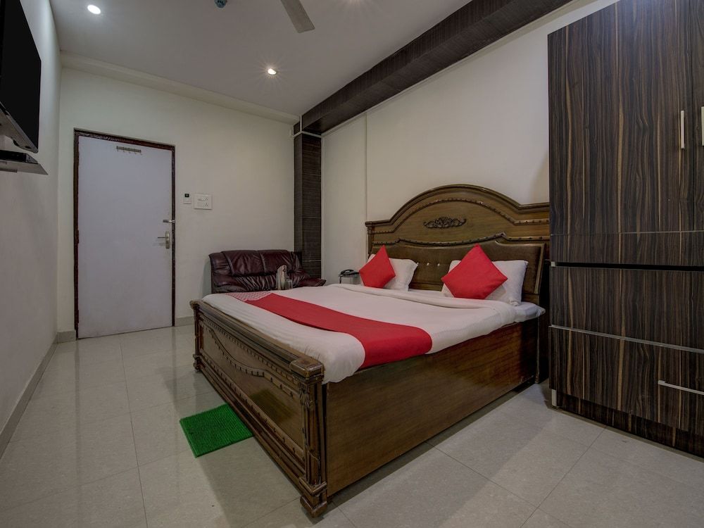 OYO 8976 Hotel Park Street 2 Double or Twin Room 10