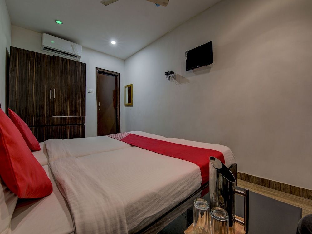 OYO 8976 Hotel Park Street 2 Double or Twin Room 11