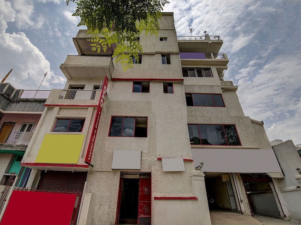undefined OYO 8976 Hotel Park Street 2 2