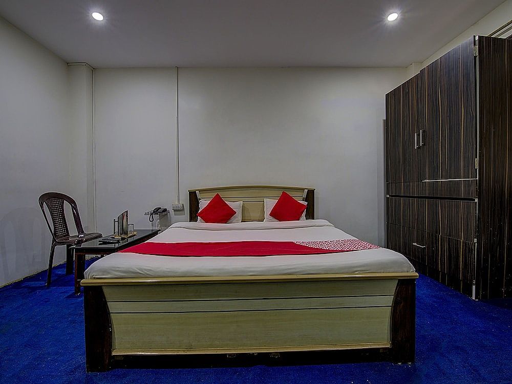 undefined OYO 8976 Hotel Park Street 2 7