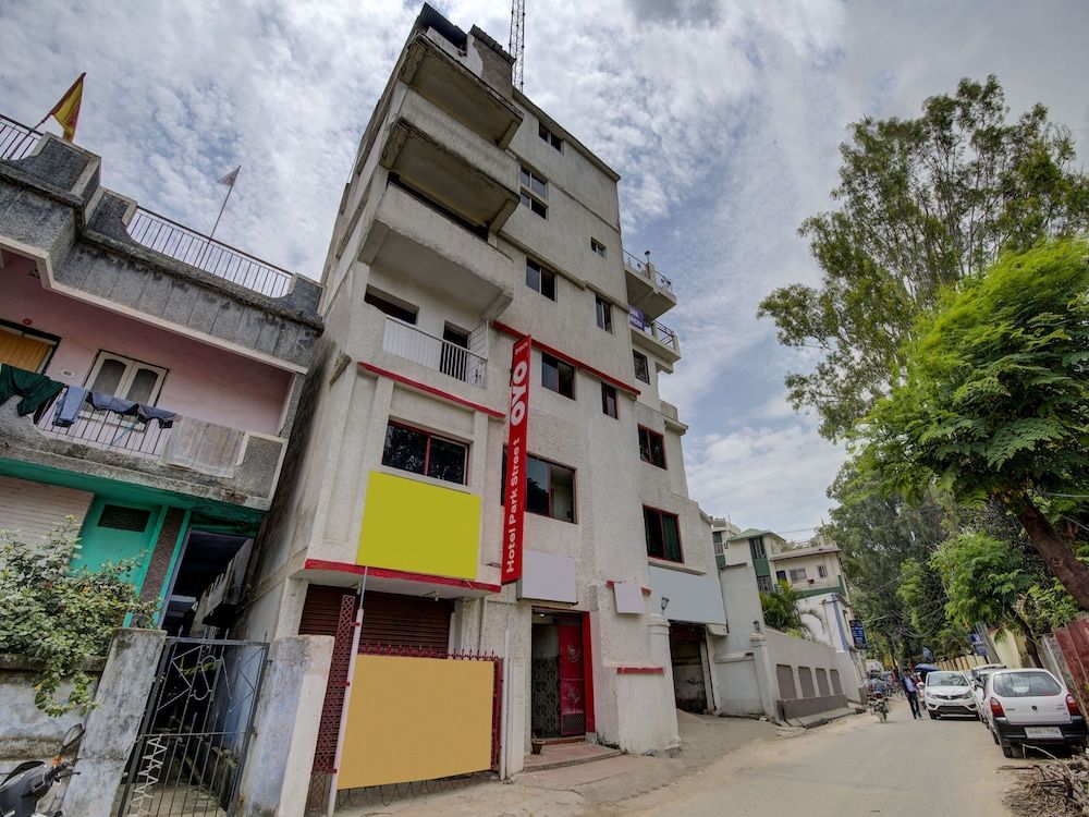 undefined OYO 8976 Hotel Park Street 2