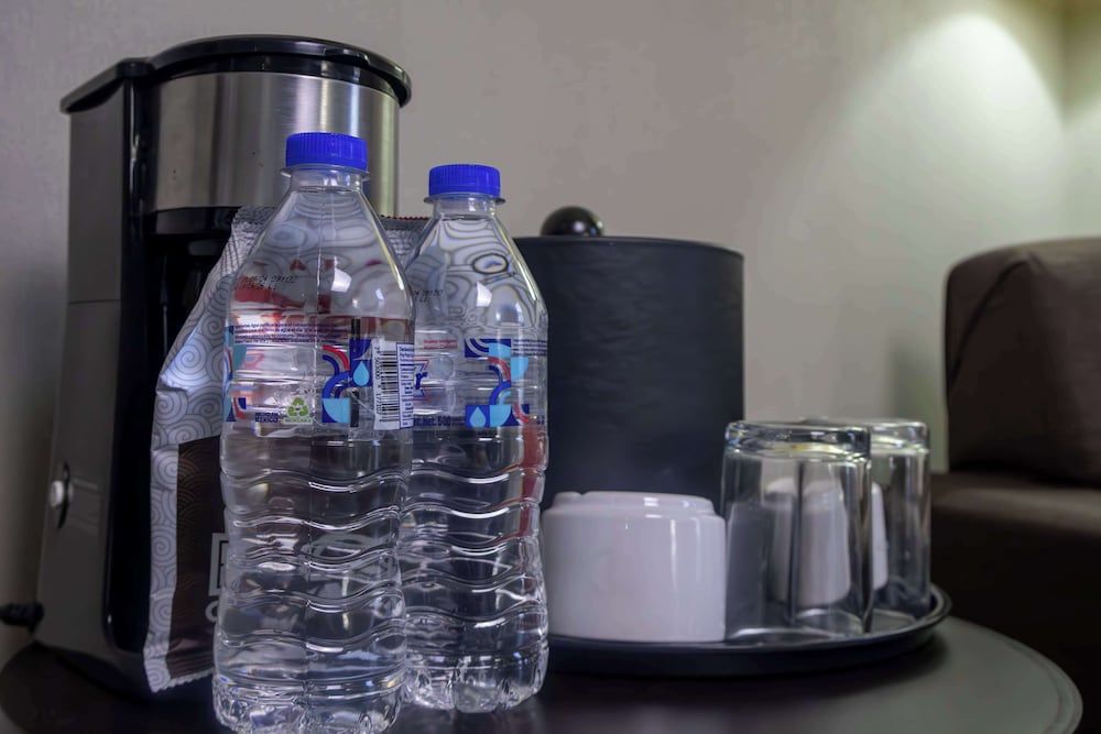 Best Western Plus Monterrey Airport Standard Room, 1 King Bed, Non Smoking, Microwave 10