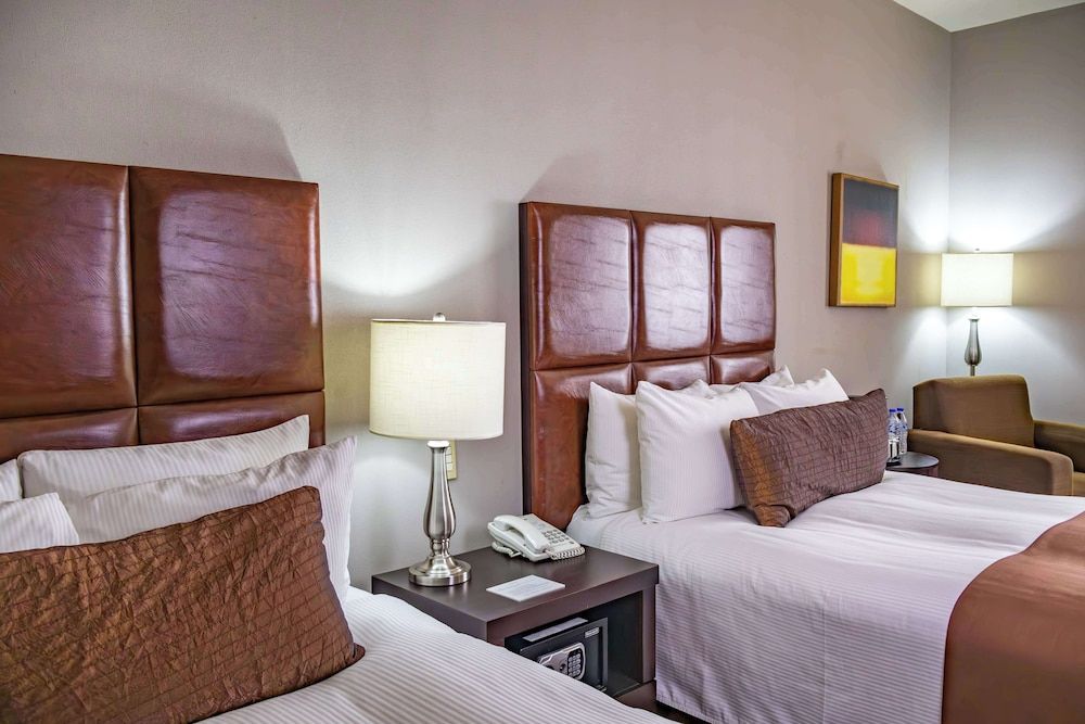 Best Western Plus Monterrey Airport Standard Room, 2 Double Beds, Non Smoking, Microwave 7