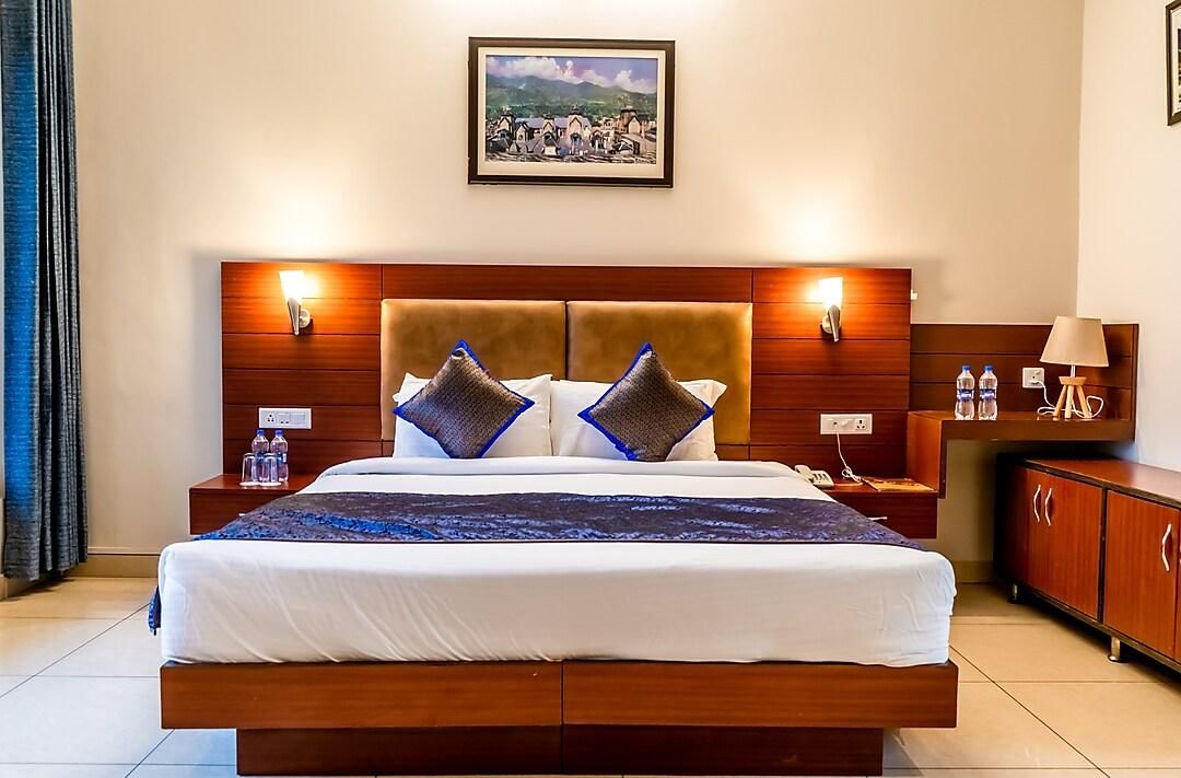 Superior Room with Valley View