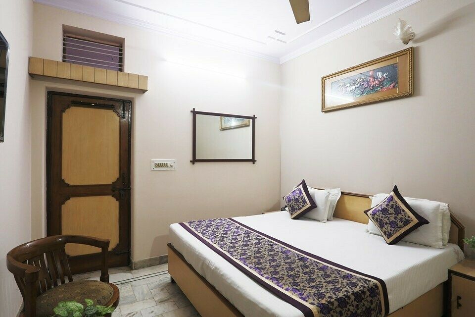 SPOT ON 45514 Hotel Madhu Regency Classic 13