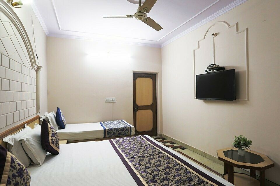 SPOT ON 45514 Hotel Madhu Regency Classic 17