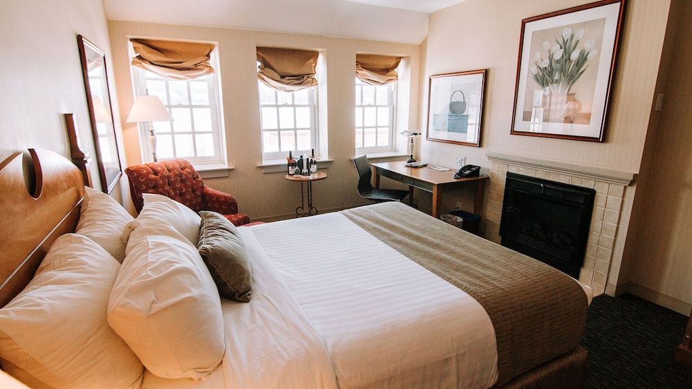 St. Eugene Golf Resort & Casino Deluxe Room, 2 Queen Beds 2