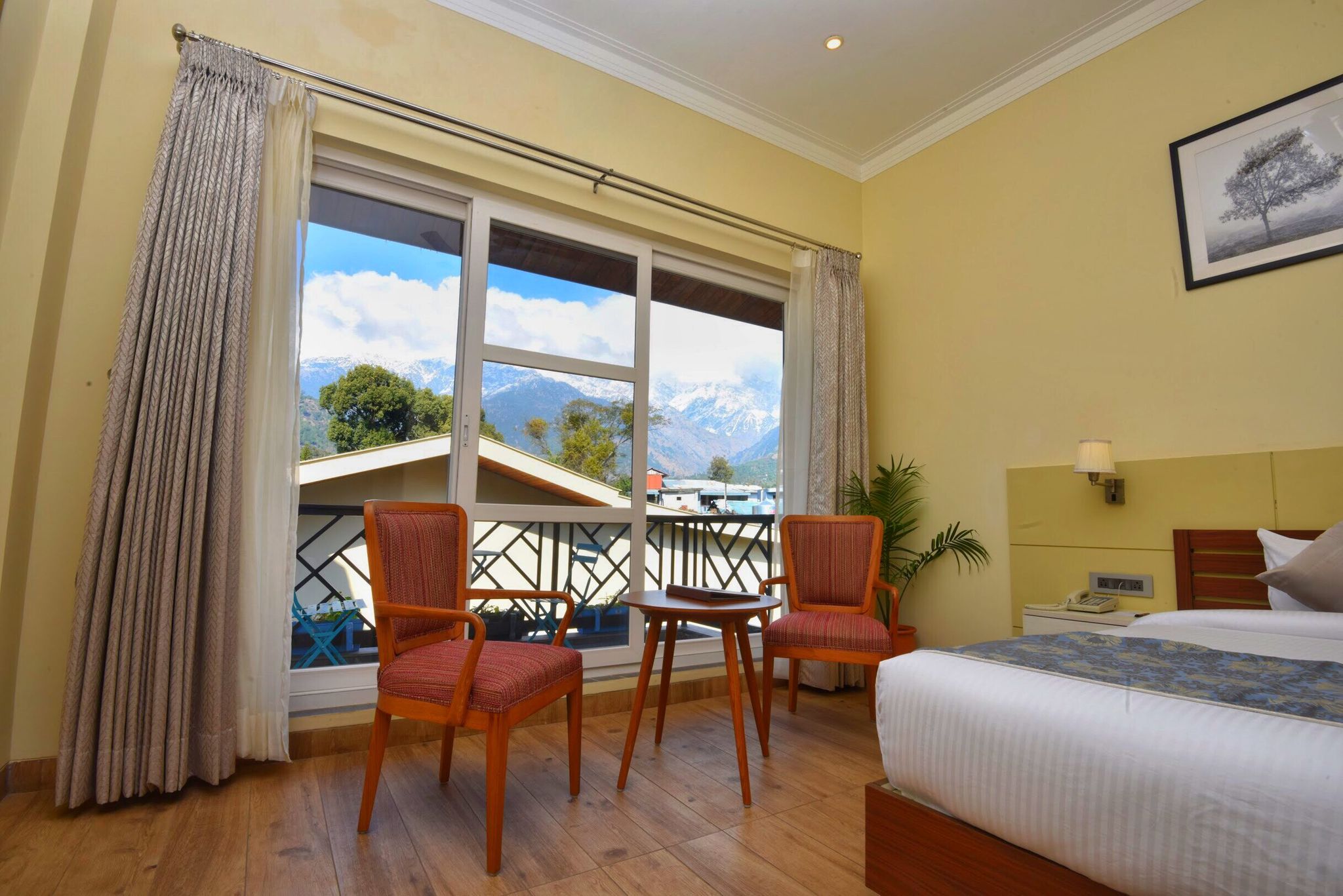 Executive Room with Balcony offering Partial mountain view