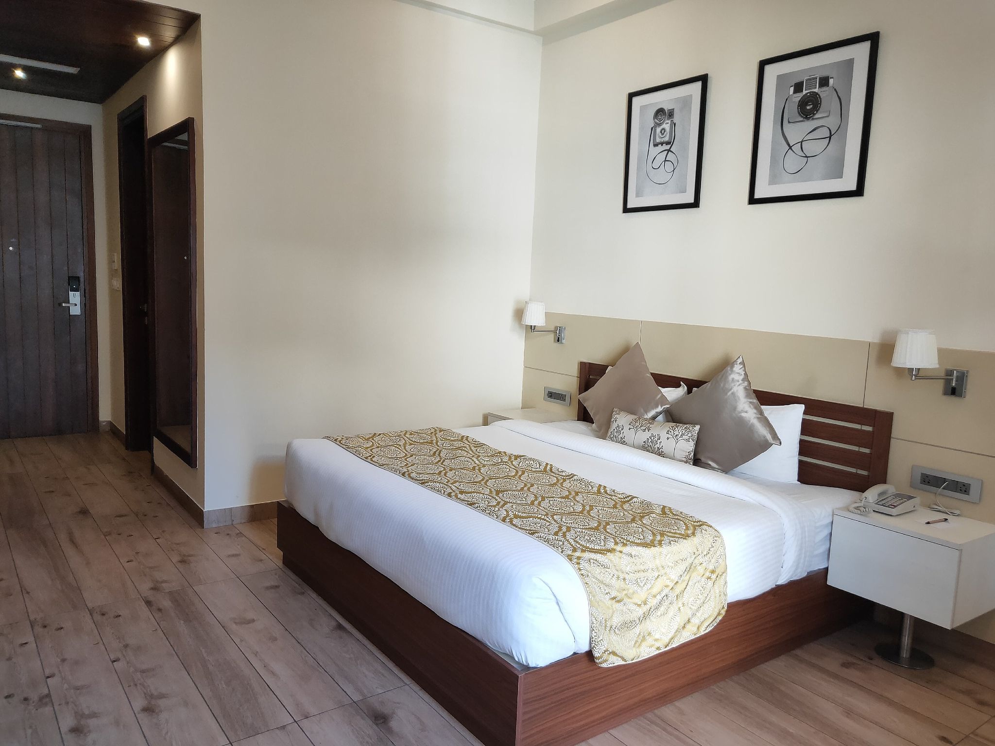 Executive Room with Balcony offering Partial mountain view