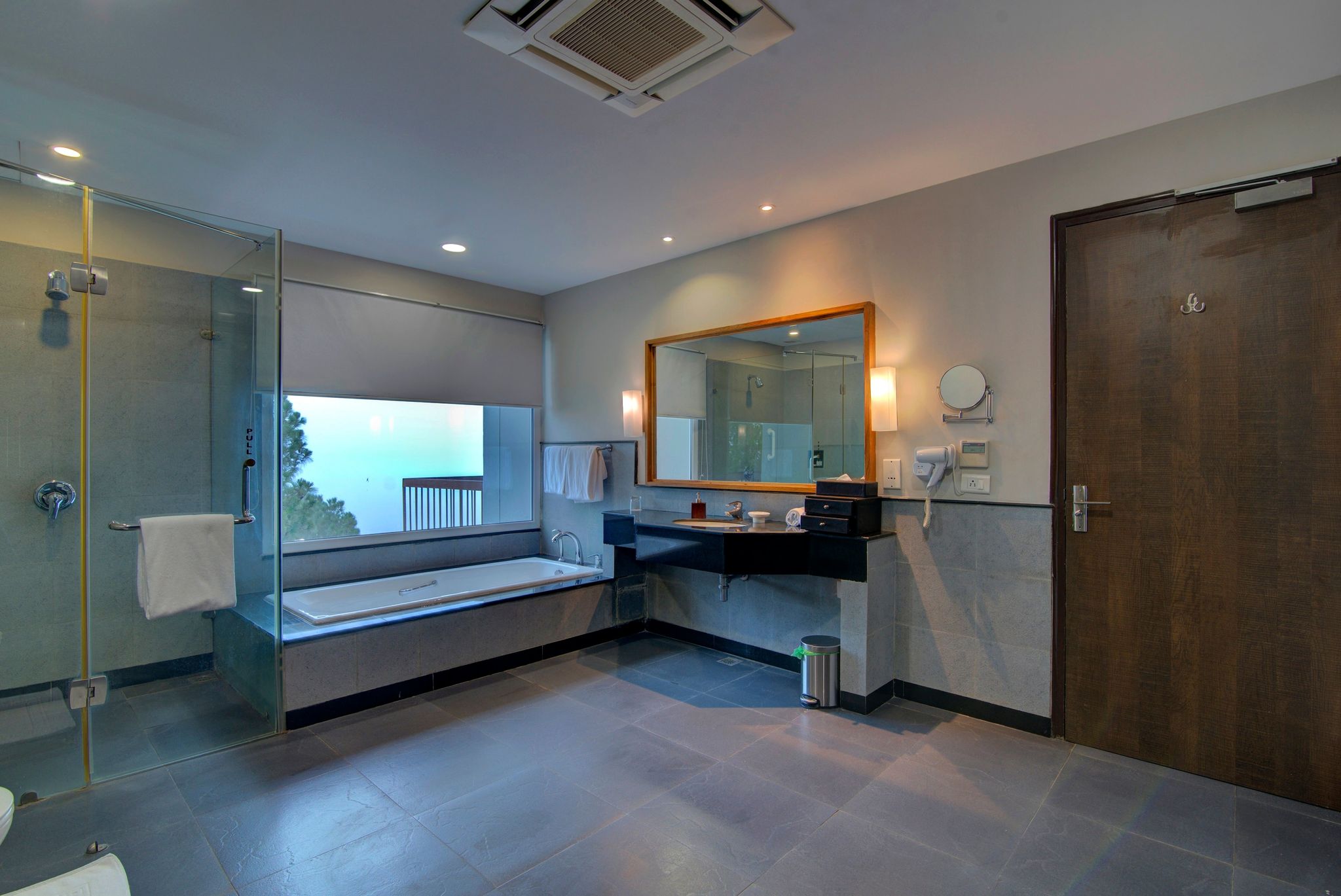 Moksha Himalaya Spa Resort Moksha Suite Room 8