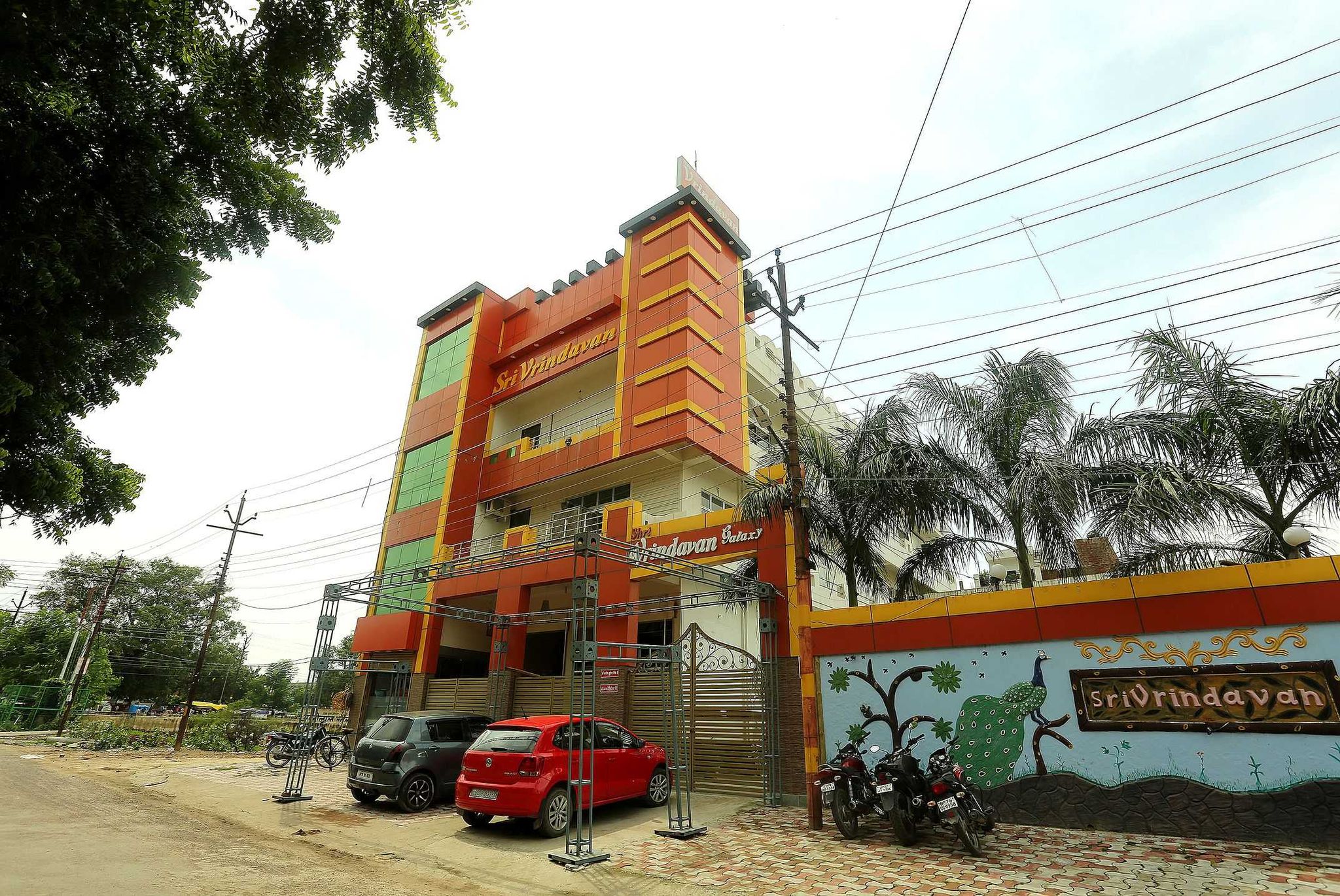 undefined OYO Flagship 17204 Vrindawan Galaxy 2