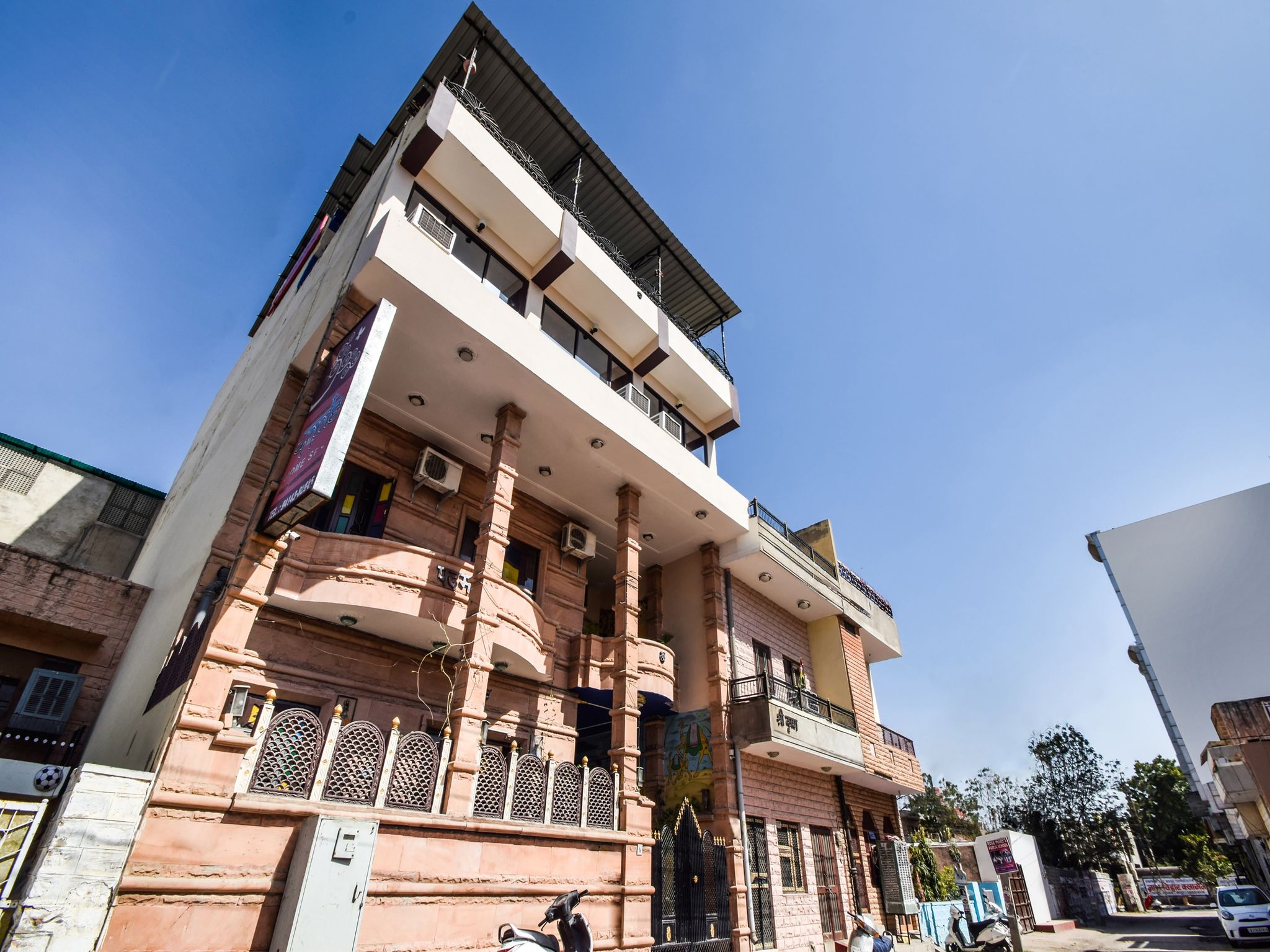 undefined Apple Home Stay 8