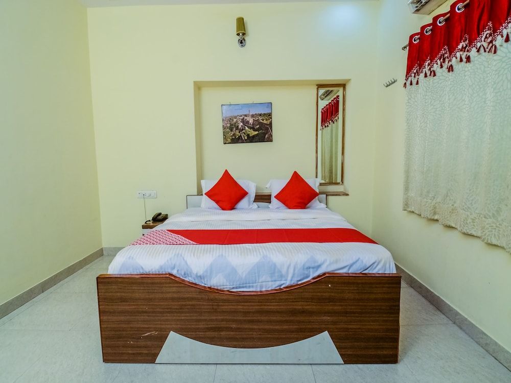 OYO 18825 Hotel Akshey Suite, 1 King Bed 3