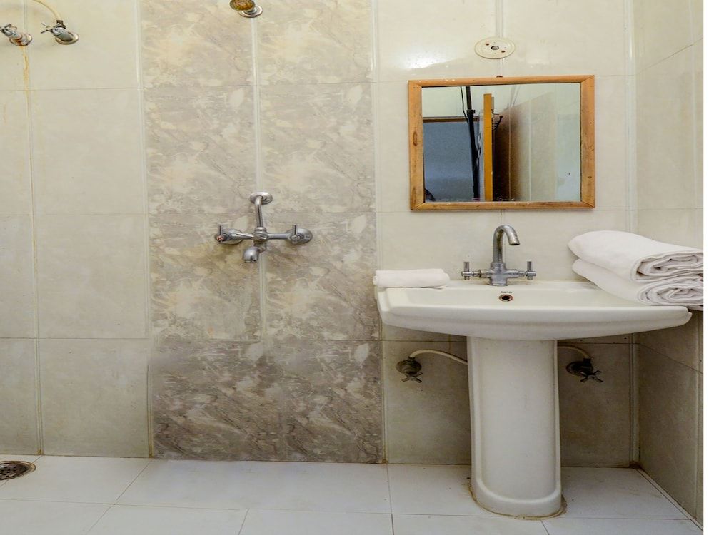 undefined OYO 18825 Hotel Akshey 4