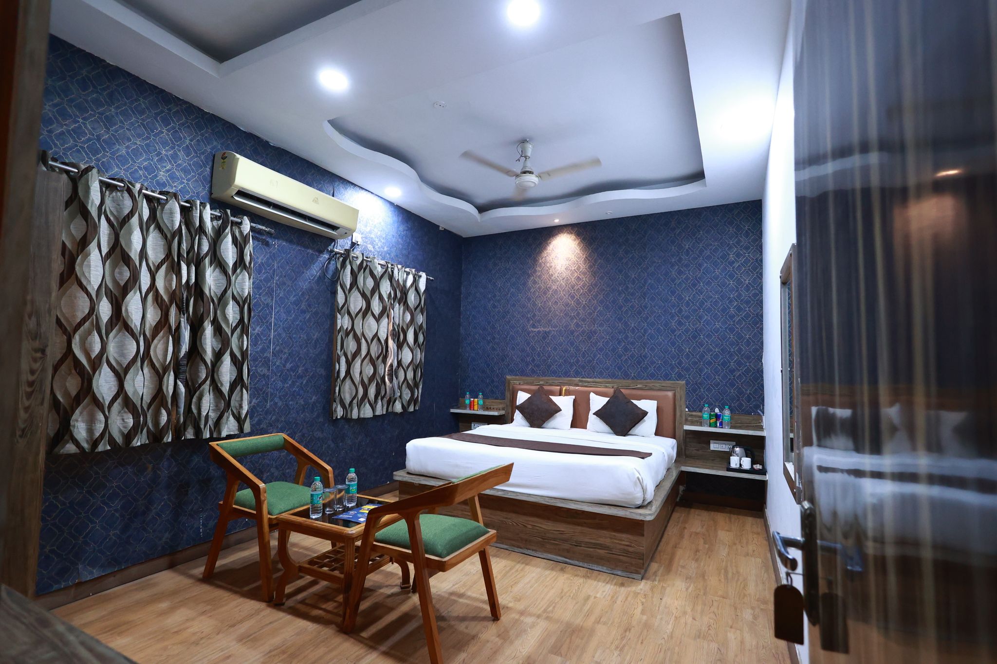 Hotel YashoGopal Resortico DELUXE ROOM DOUBLE BED 9