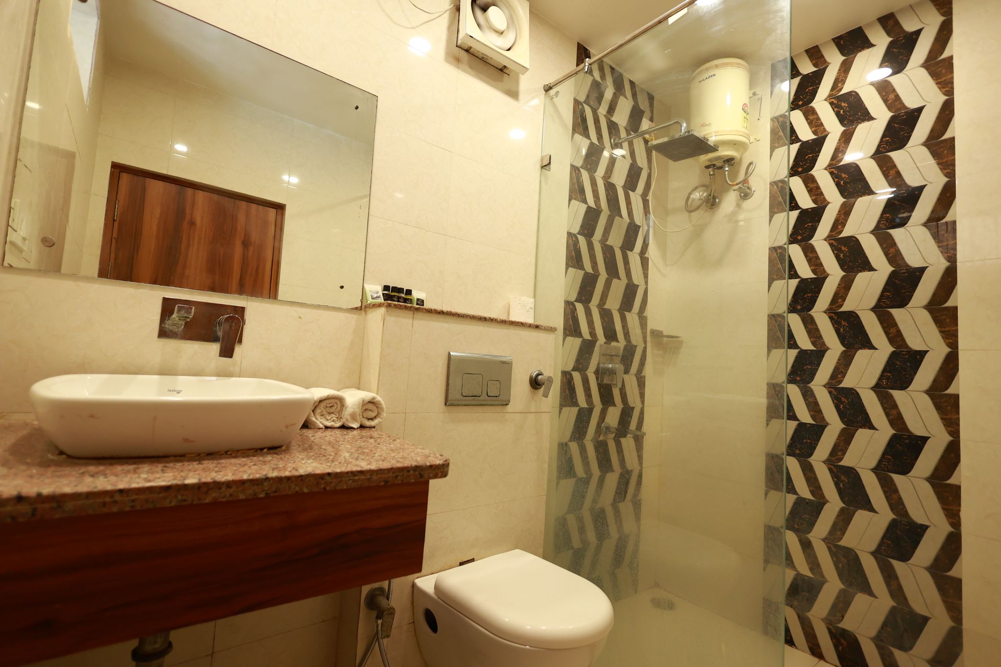 Hotel YashoGopal Resortico DELUXE ROOM DOUBLE BED 15