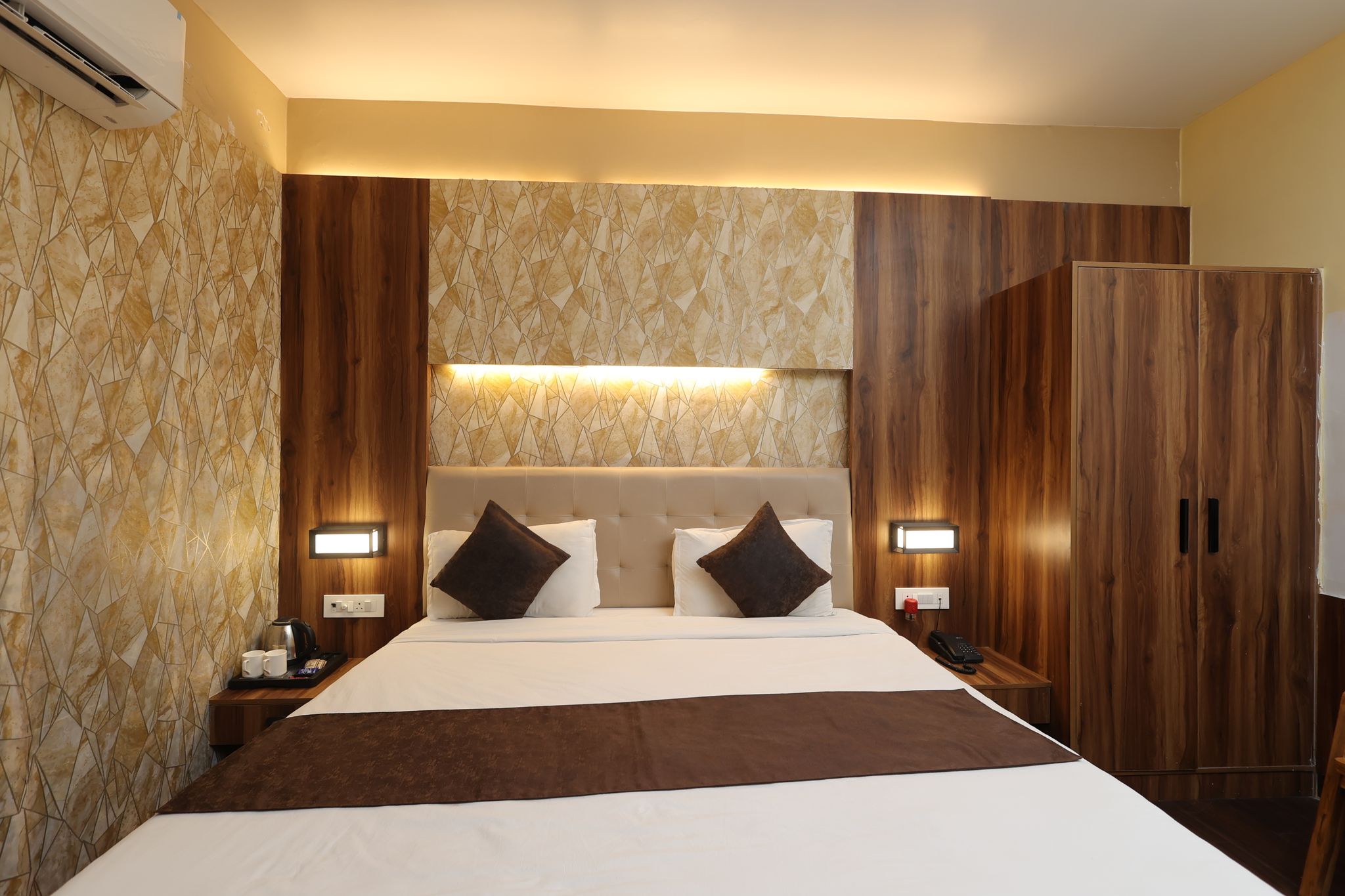 Hotel YashoGopal Resortico DELUXE ROOM DOUBLE BED 6