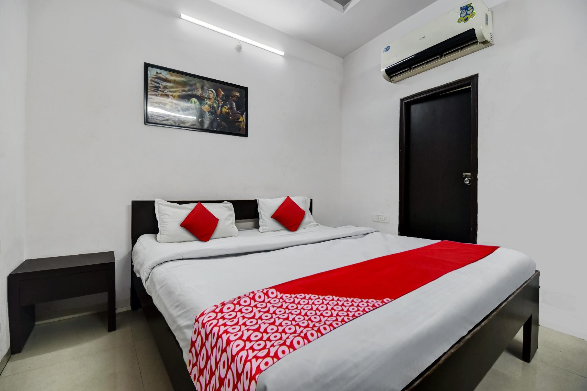undefined OYO Hotel Real Residency 6
