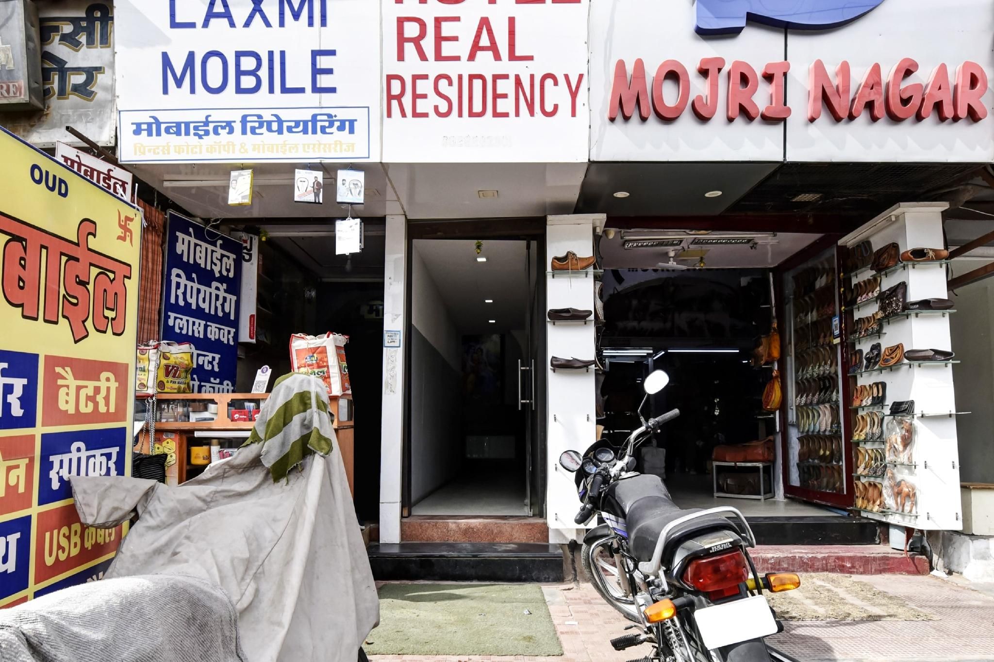 undefined OYO Hotel Real Residency 4