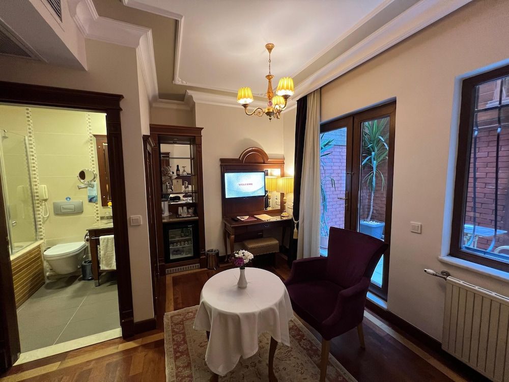 GLK PREMIER Regency Suites & Spa - Special Class Superior Room 7