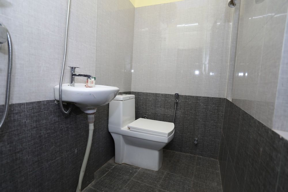 undefined OYO 10342 Hotel Krishna INN 6