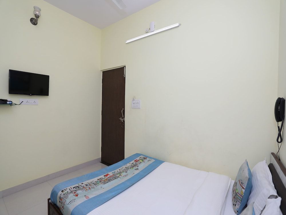 OYO 10342 Hotel Krishna INN Double or Twin Room 7