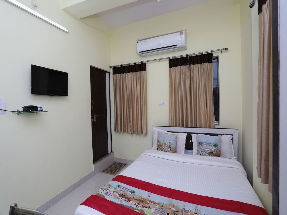 OYO 10342 Hotel Krishna INN Double Room, 1 Queen Bed 3