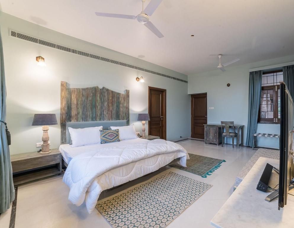Dahlia Suite