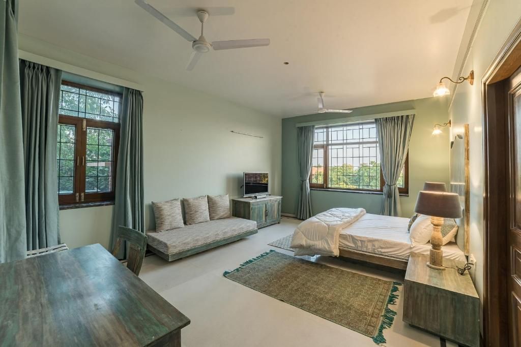 Dahlia Suite