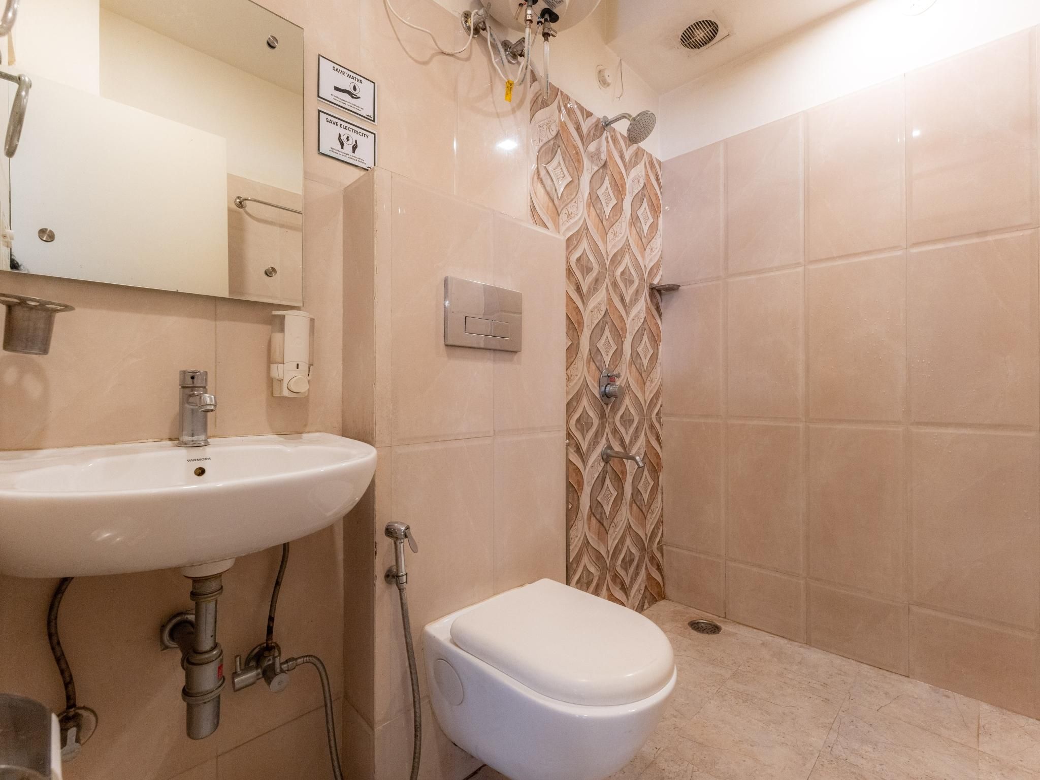 1 Person in 8-Bed Dormitory with Air Conditioning - Mixed