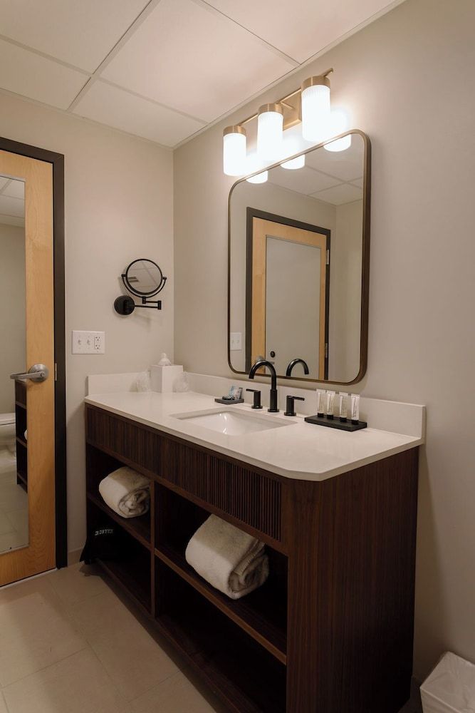 Standard Room, 1 Queen Bed