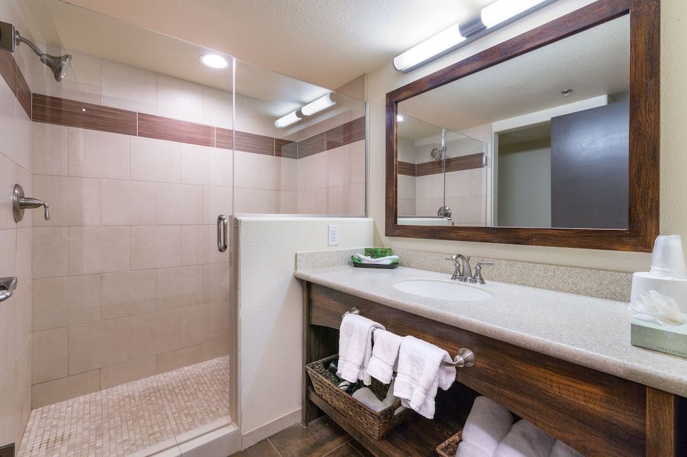 Hoover Dam Lodge Deluxe Room, 1 King Bed, Lake View 2