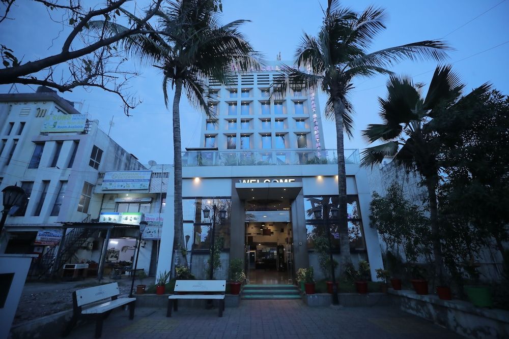 Hotel The Excellency Surat