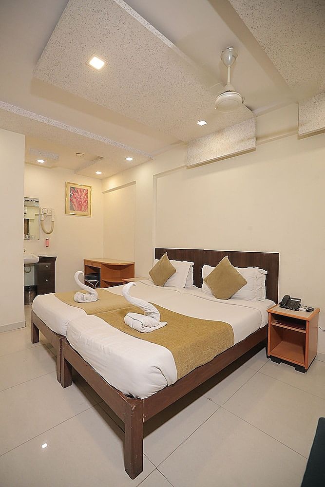 Hotel The Excellency Surat Executive Room(Old Wing) 2