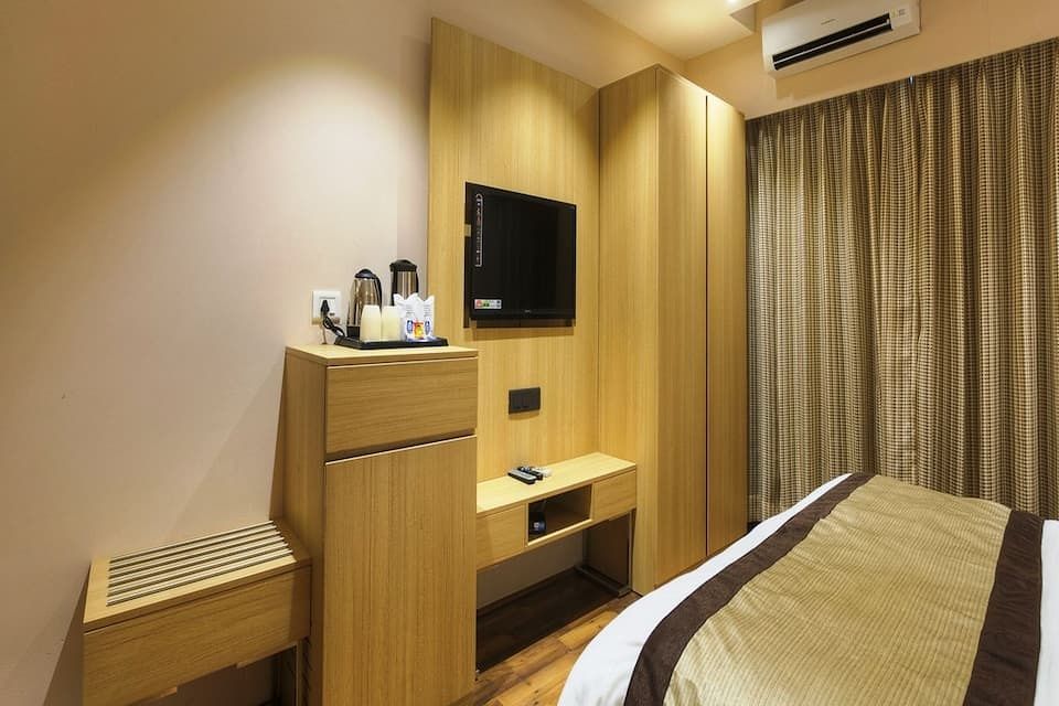 Hotel Sadbhav Villa Super Deluxe Room 3