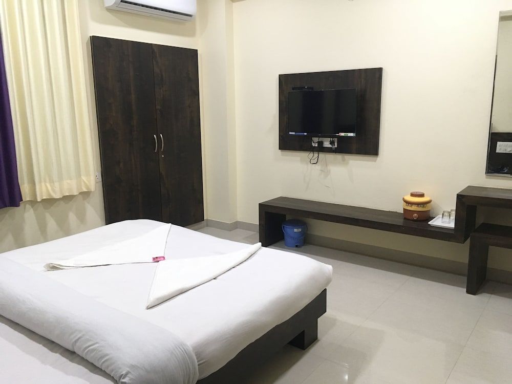 undefined Hotel Shree Pratham Milan 9