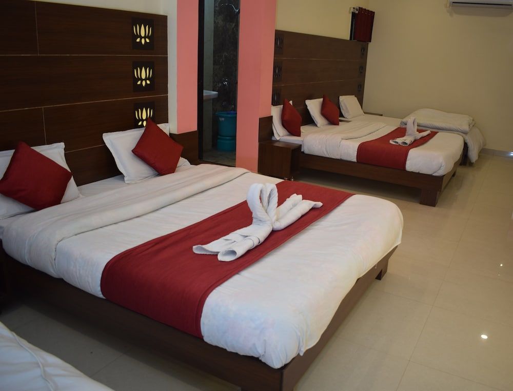 Hotel Shree Pratham Milan Deluxe Room, Non Smoking 4