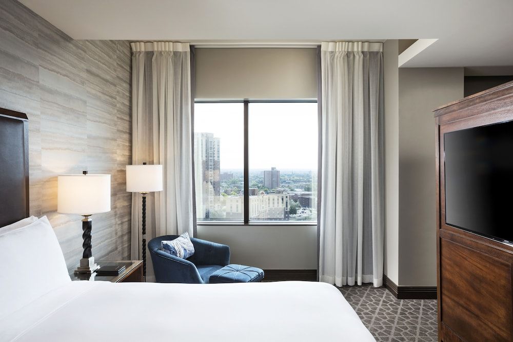 Superior Room, 1 King Bed, Non Smoking (Mobility Accessible, Tub)