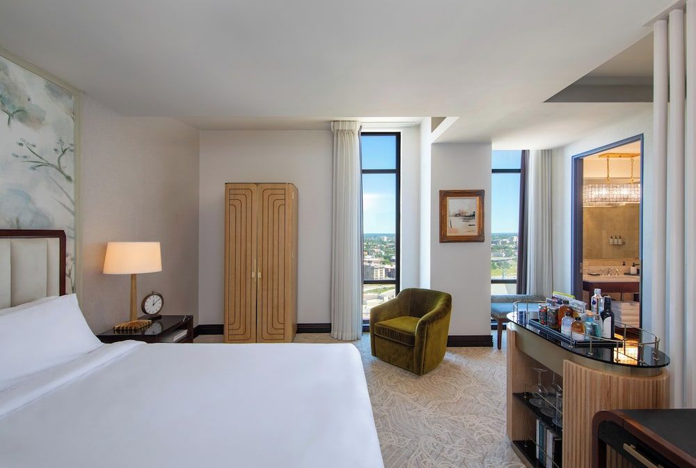 Superior Room, 1 King Bed, Non Smoking (Mobility Accessible, Tub)
