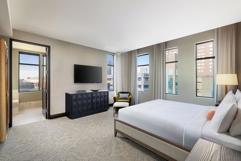Grand Suite, 1 King Bed with Sofa bed, Non Smoking