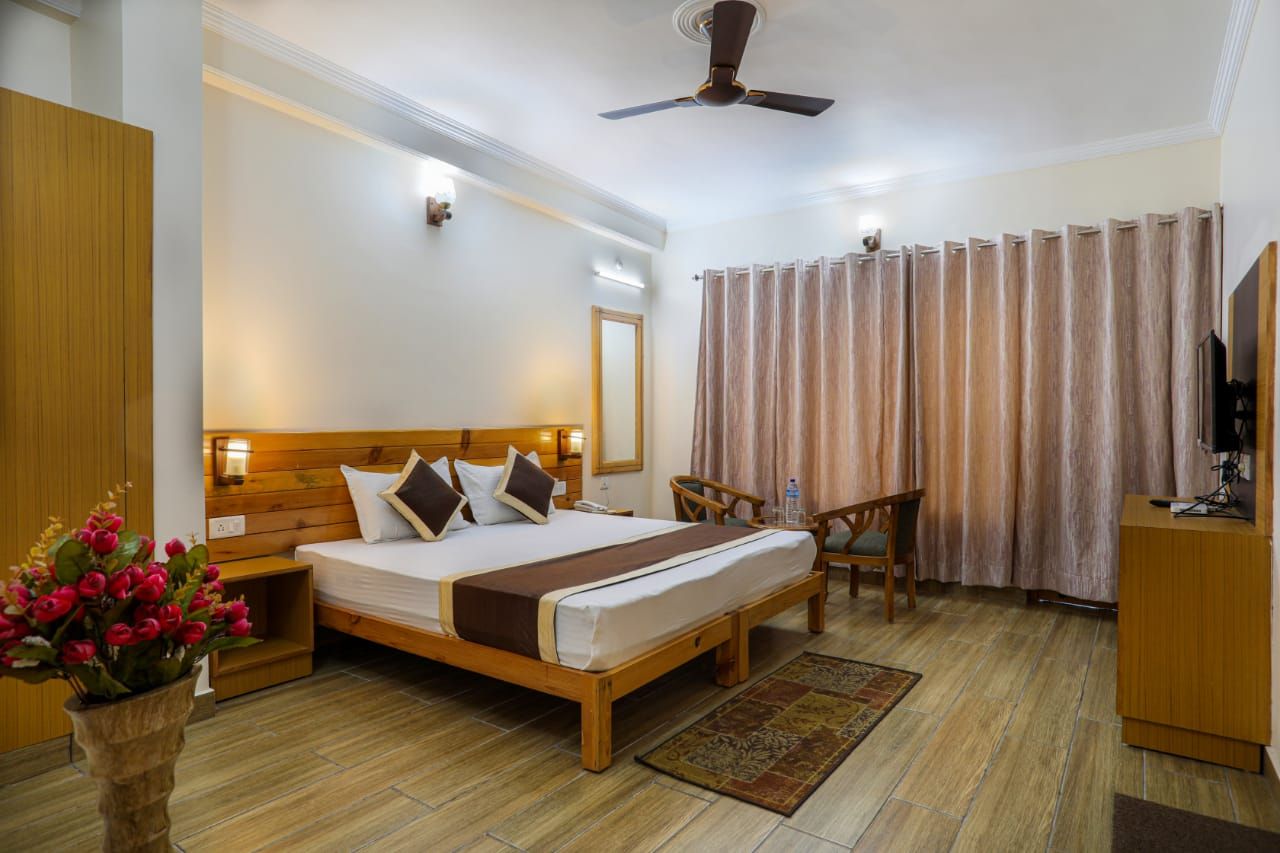 Springwood Inn, Bhowali Semi Deluxe Room with Balcony 4