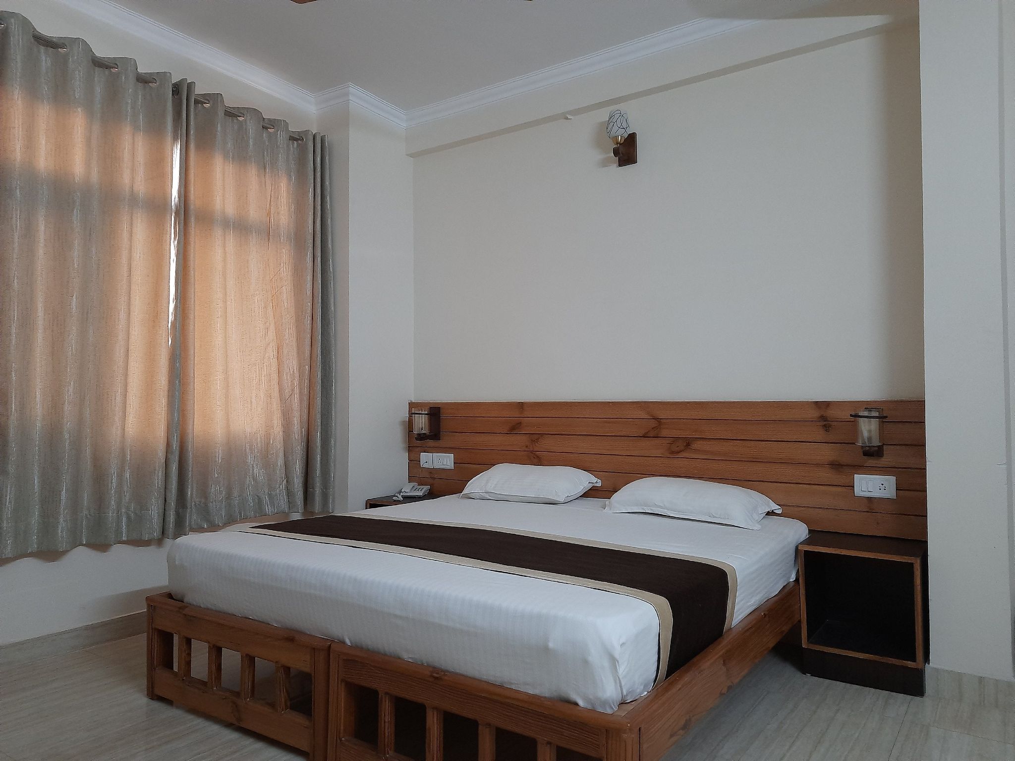 Springwood Inn, Bhowali Semi Deluxe Room with Balcony 3