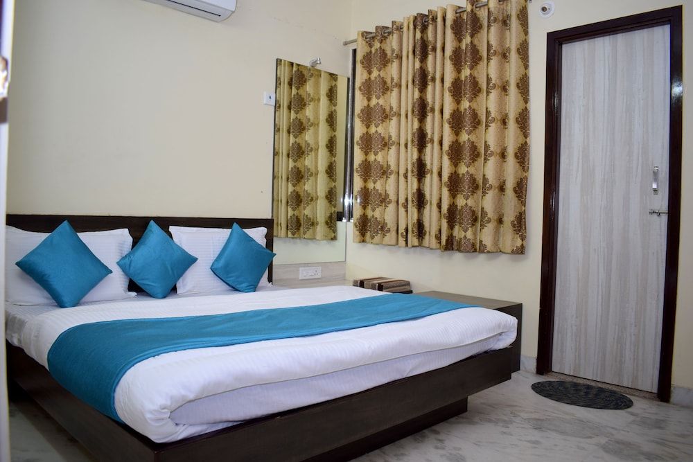 Hotel Shivansh Inn by Sky Stays Basic Room, 1 Double Bed 4