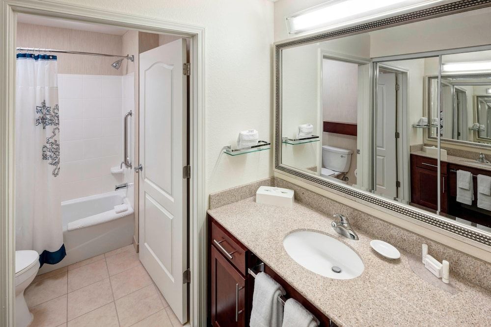 Suite, 1 Bedroom (Mobility/Hearing Accessible, Tub)