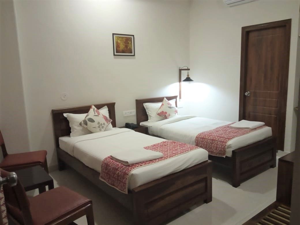 Lakeside Inn Ratanada Deluxe Double Room