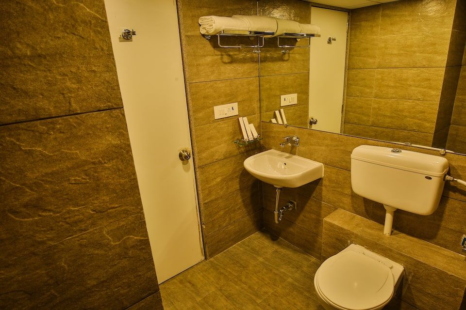 The Weekend Address Deluxe Room 6