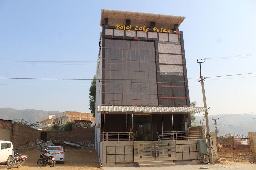 undefined Bajaj Lake Palace