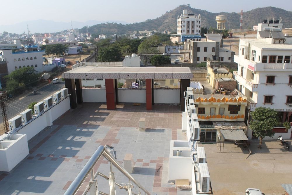 undefined Bajaj Lake Palace 5