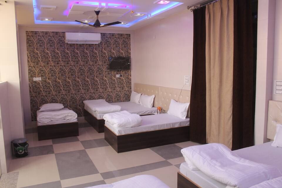 undefined Bajaj Lake Palace 9
